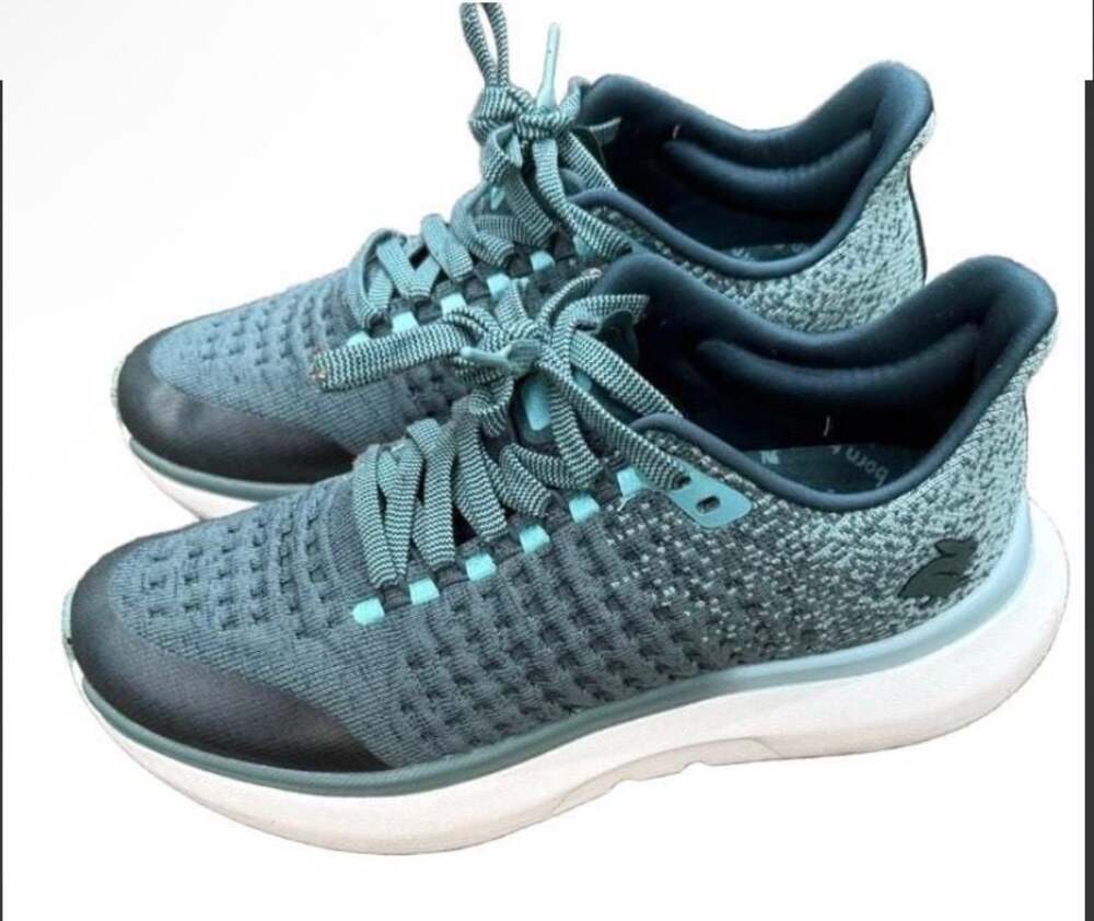 rabbit Dream Chaser Women's Blue Running Shoes worn twice. 9.5 w/ box - Picture 9 of 11